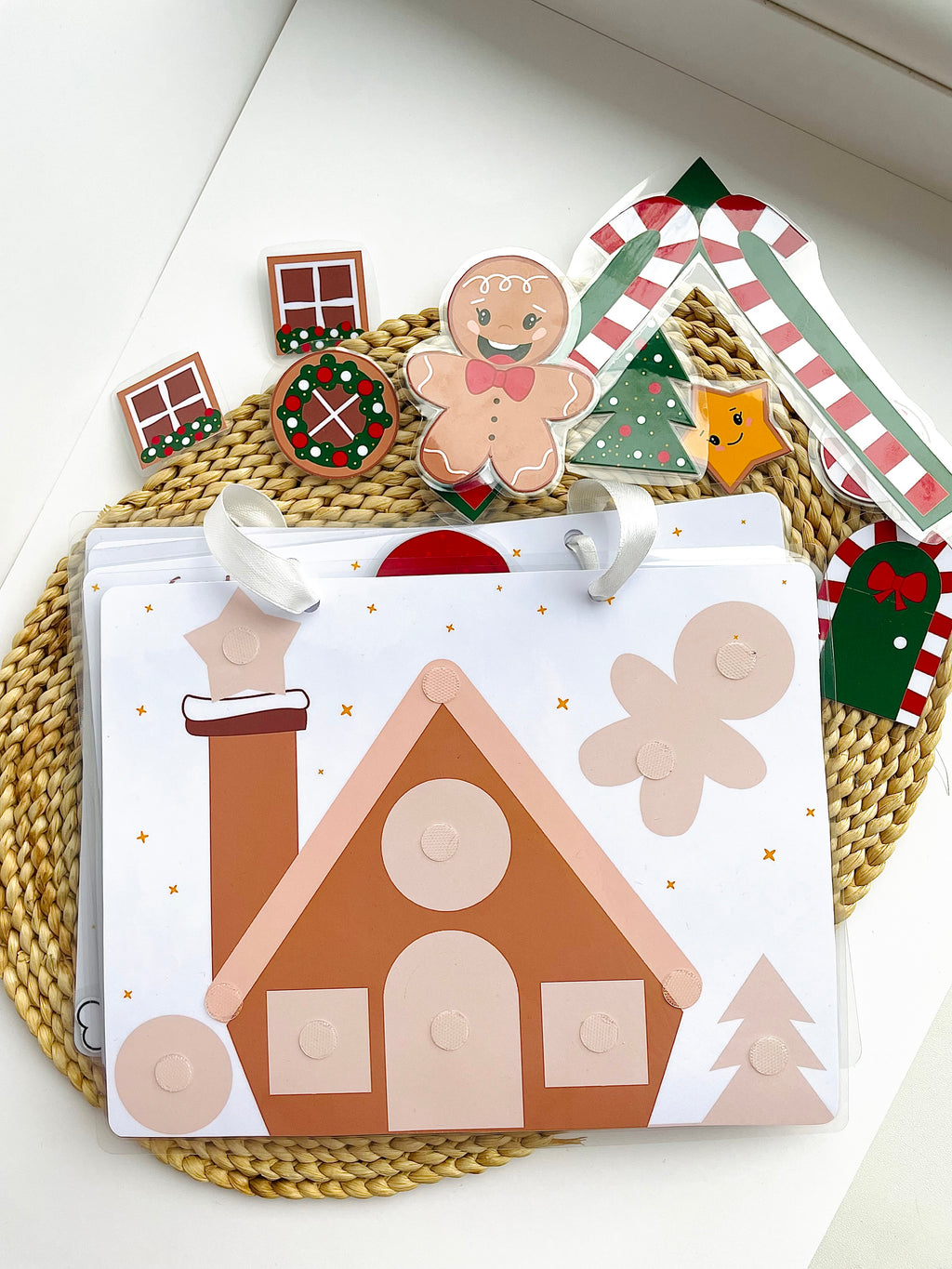 Ziemassvētku lipekļu grāmatiņa