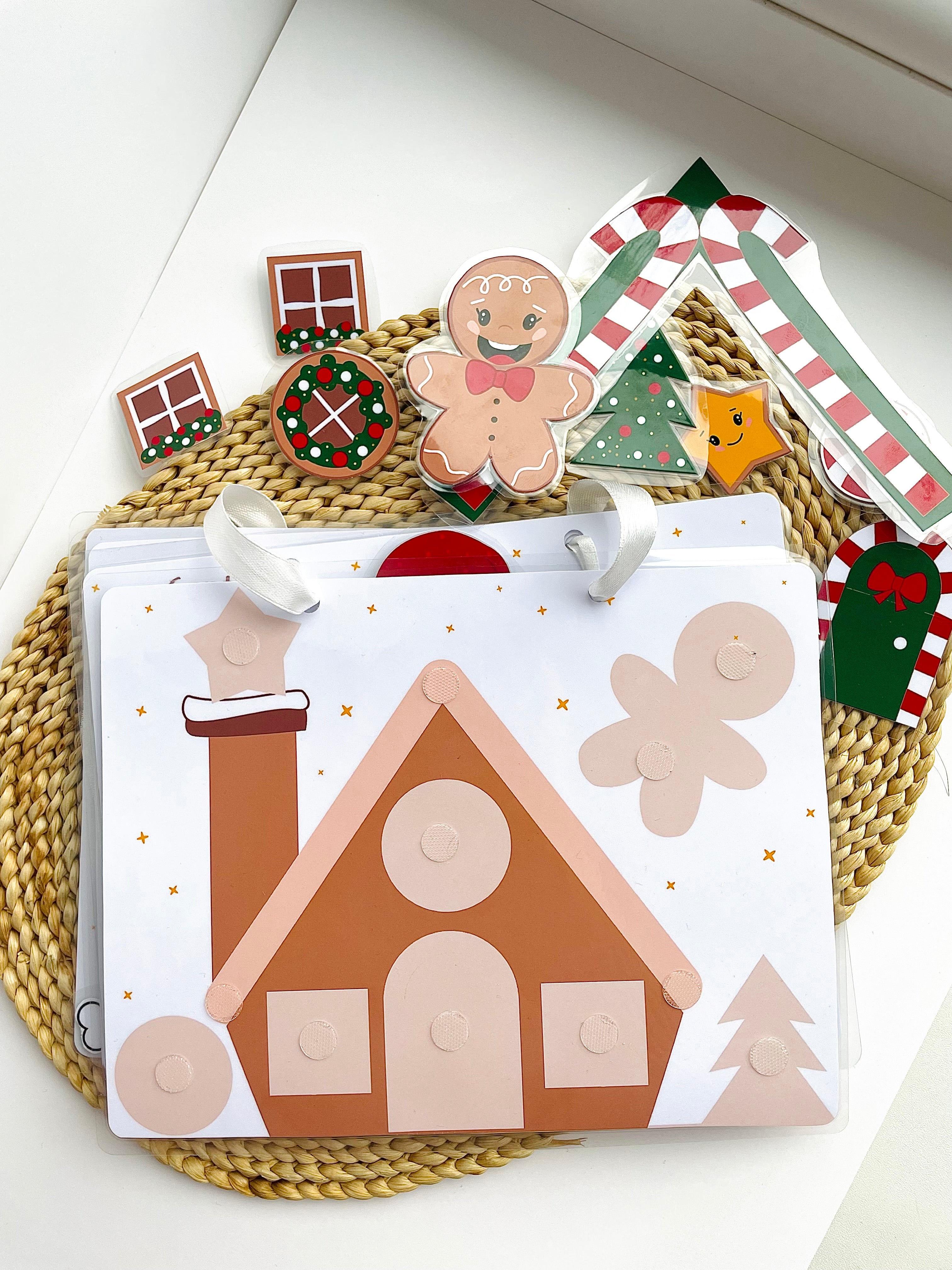 Ziemassvētku lipekļu grāmatiņa