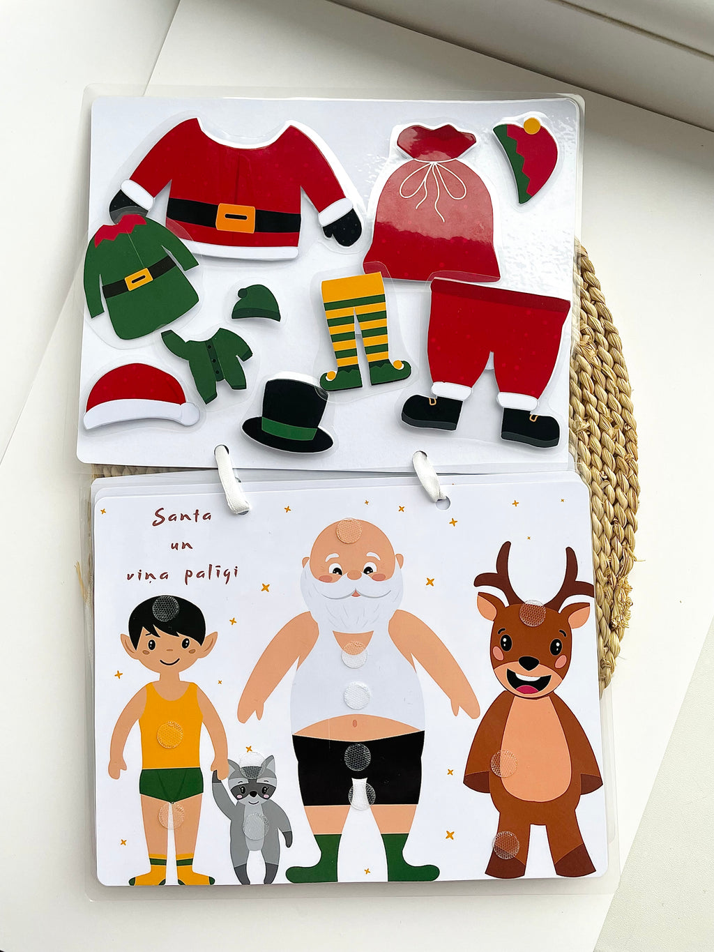 Ziemassvētku lipekļu grāmatiņa