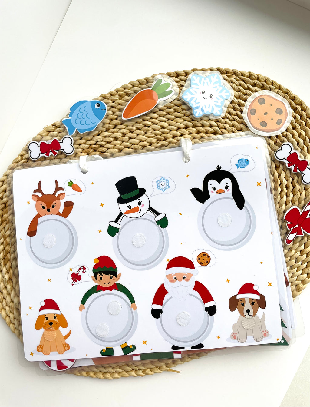 Ziemassvētku lipekļu grāmatiņa